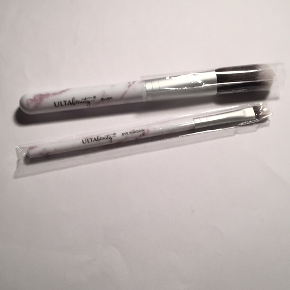 Ulta Beauty makeup brushes - Picture 1 of 3